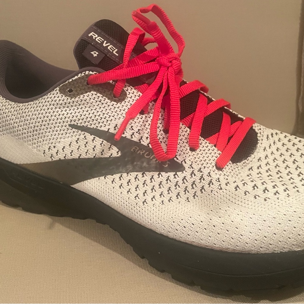 Brooks Revel 4 Athletic Shoes - White and Red